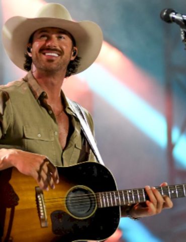 how-santa-tried-to-turn-riley-green-into-a-drummer