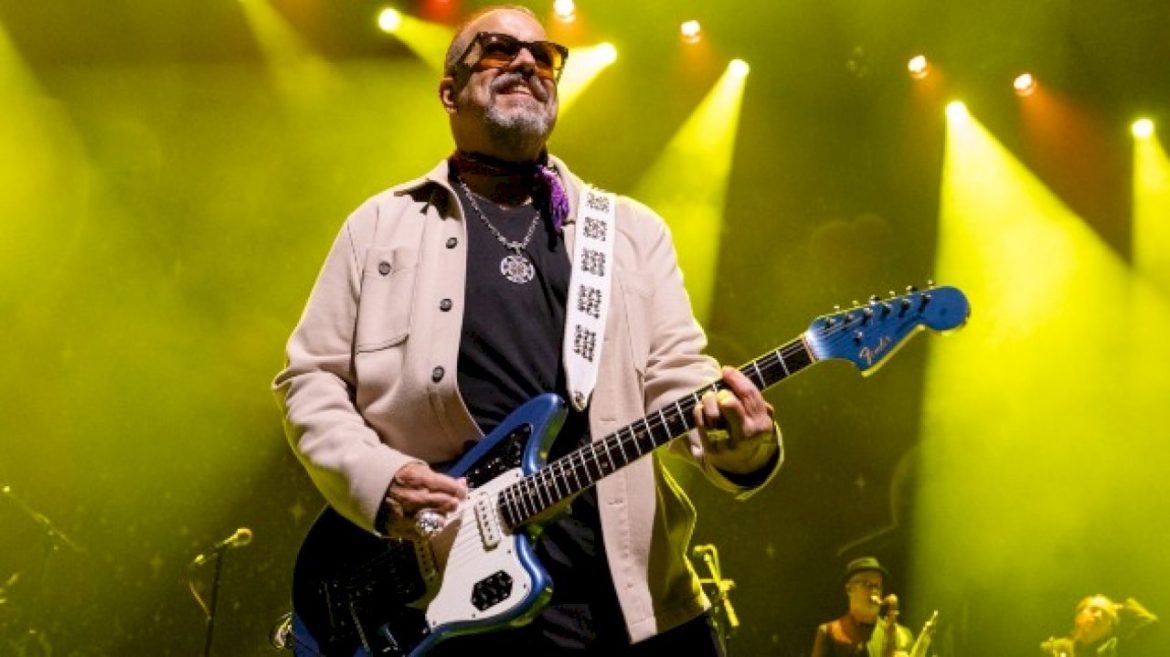 raul-malo,-singer-of-’90s-hitmakers-the-mavericks,-dead-at-60