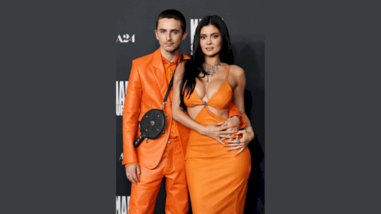 timothee-chalamet,-kylie-jenner-match-in-orange-outfits-at-‘marty-supreme’-premiere