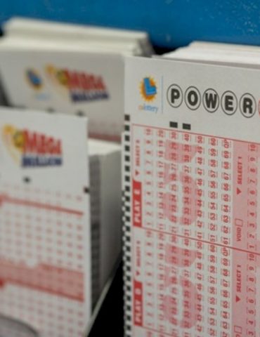 powerball-jackpot-surges-to-$930-million-for-wednesday-night-drawing