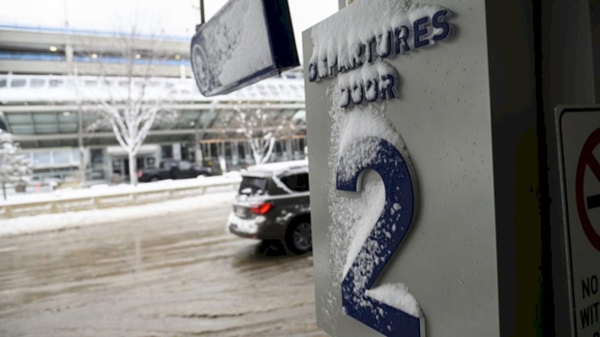 man-struck,-killed-by-snowplow-at-minneapolis–saint-paul-airport