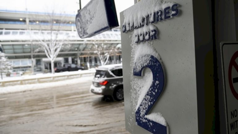 man-struck,-killed-by-snowplow-at-minneapolis–saint-paul-airport