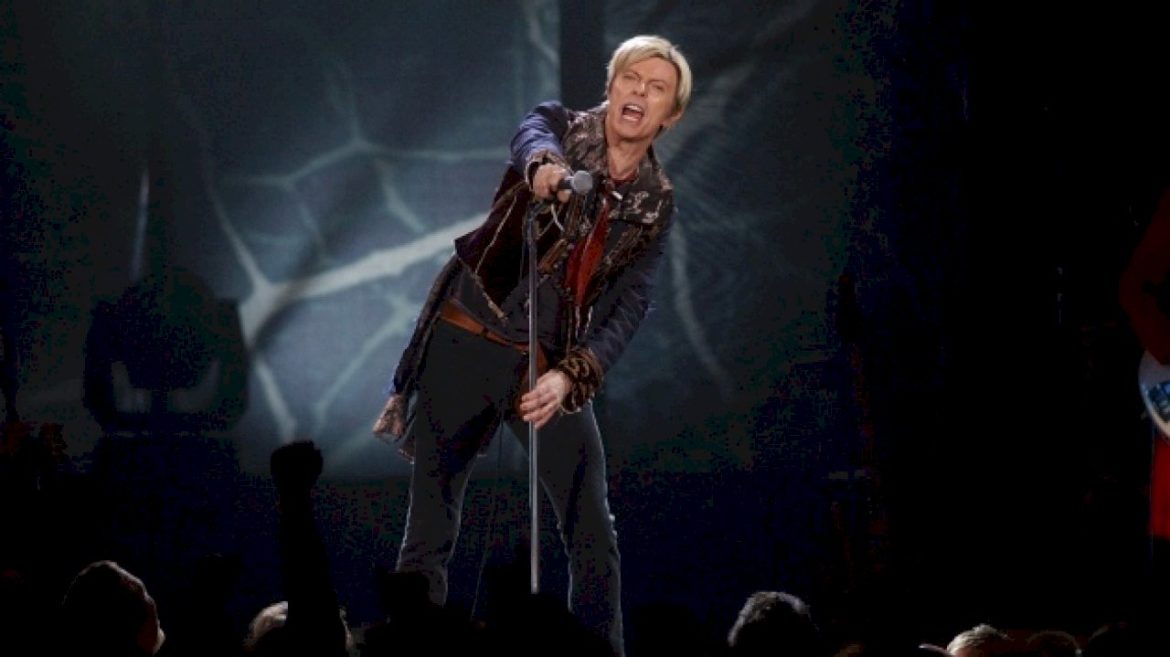 trailer-for-new-uk-david-bowie-documentary-released