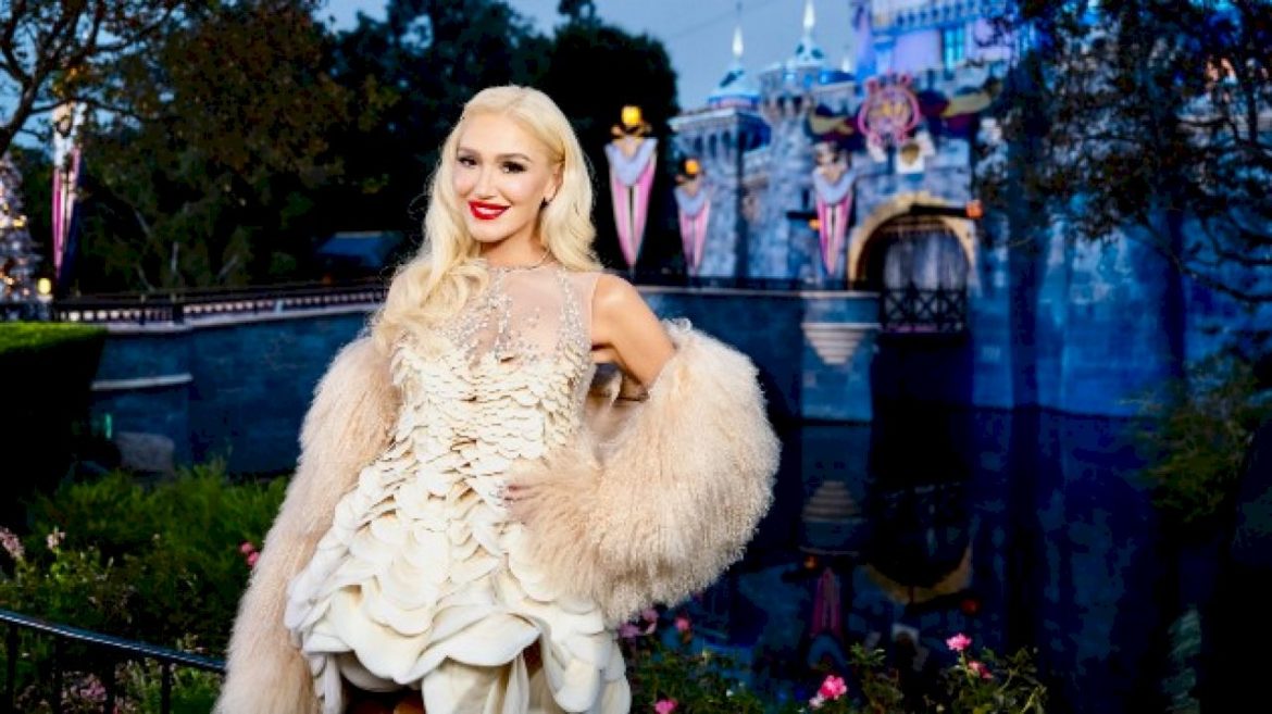catch-gwen-stefani,-bebe-rexha-and-more-on-‘disney-parks-magical-christmas-day-parade’