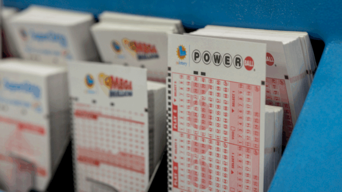 powerball-jackpot-jumps-to-$1b-after-no-grand-prize-winner-in-wednesday’s-drawing