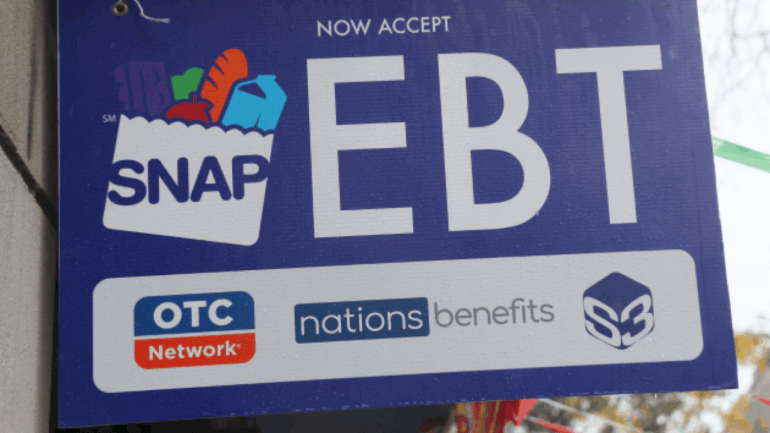 some-snap-recipients-say-they-have-to-choose-between-rent-and-food-amid-halt-in-benefits