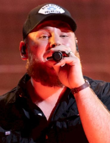 luke-combs-looks-back-on-his-first-guitar