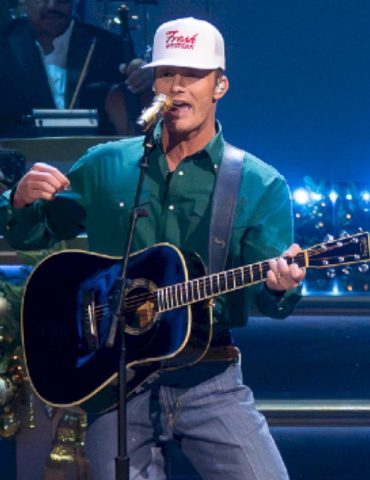 parker-mccollum’s-son-is-on-the-cusp-of-really-enjoying-christmas