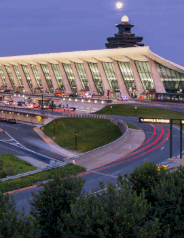 no-injuries-after-engine-fails-on-united-flight,-sparks-brush-fire-near-runway