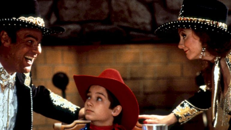 reba-mcentire-pays-tribute-to-her-‘does-he-love-you’-co-star-rob-reiner