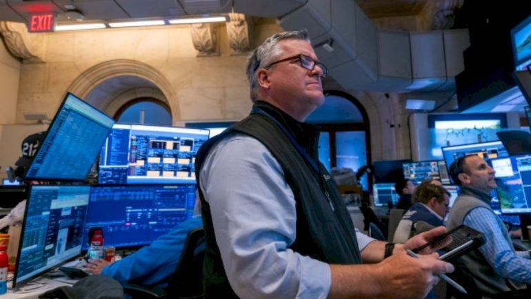 stocks-close-higher-after-senate-moves-to-end-government-shutdown