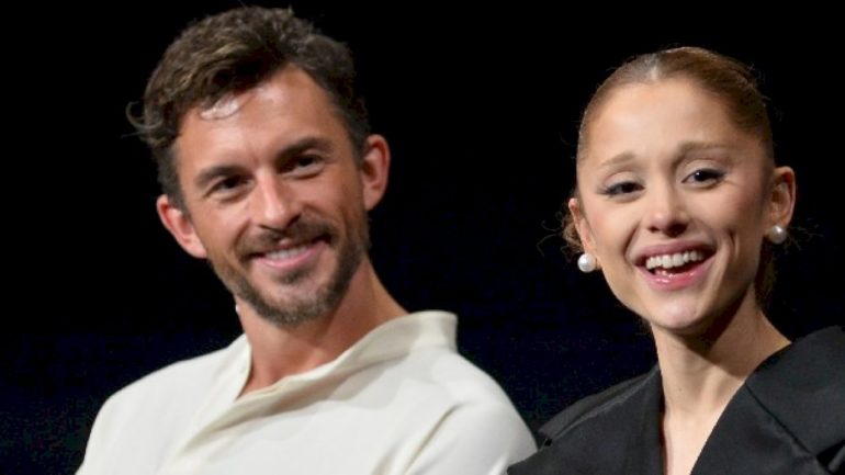 report:-ariana-grande-and-jonathan-bailey-planning-‘sunday-in-the-park-with-george’-revival-in-london