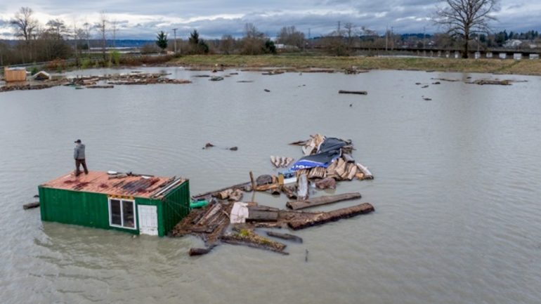 1-dead-in-washington-state-flooding-as-levee-breach-prompts-evacuations