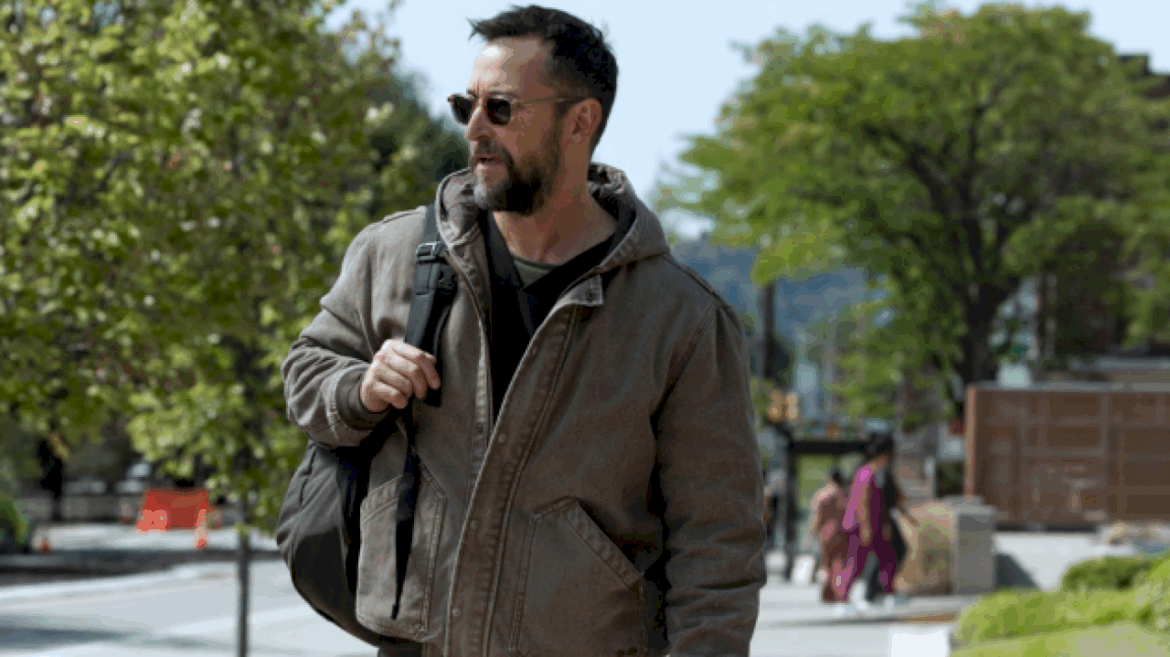 noah-wyle-is-back-in-scrubs-in-‘the-pitt’-season-2-trailer