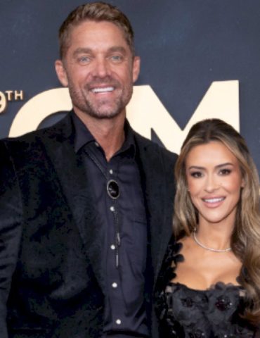 brett-young’s-christmas-gift-giving-dilemma