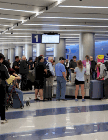 holiday-travel-forecast:-when-to-fly,-drive-this-christmas-and-new-year’s