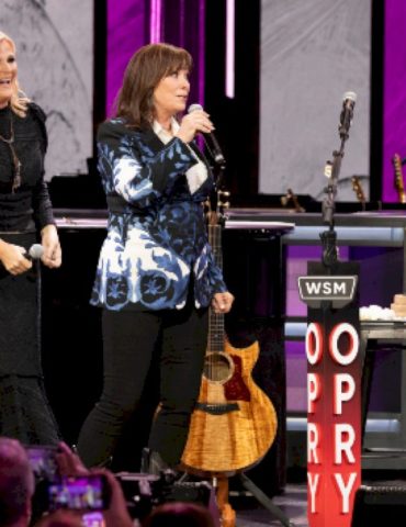 reba-mcentire-to-induct-suzy-bogguss-into-the-opry