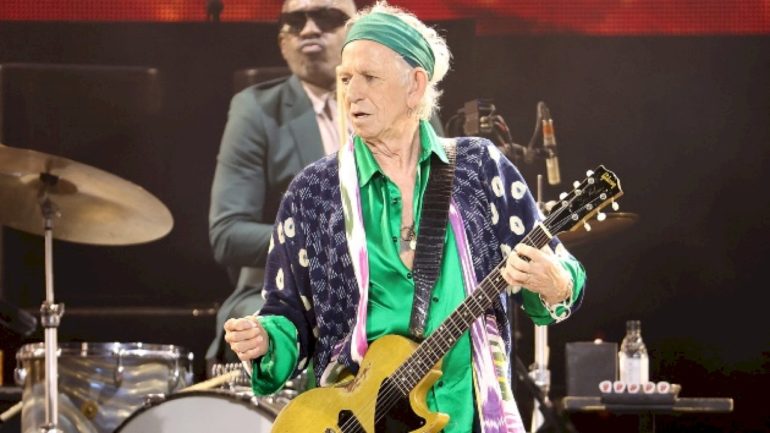 the-rolling-stones-wish-keith-richards-a-happy-82nd-birthday