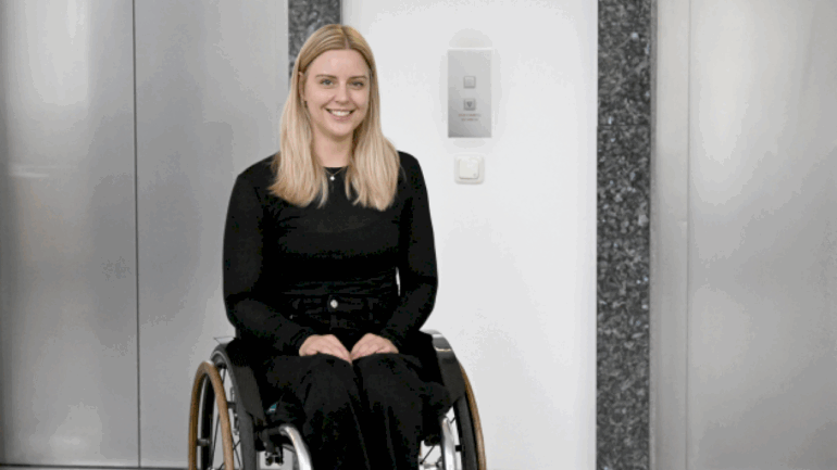 blue-origin-sends-person-using-a-wheelchair-to-space-for-the-1st-time