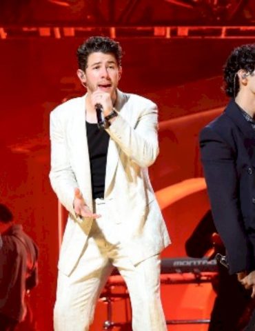 ahead-of-jonas-brothers’-christmas-break,-nick-reflects-on-their-tour:-‘there’s-been-so-many-moments’