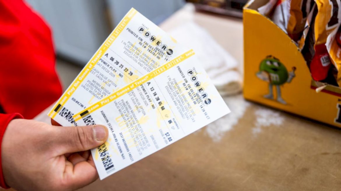 powerball-jackpot-climbs-to-$1.6-billion-ahead-of-next-drawing