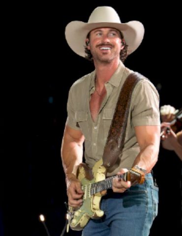 with-his-work-done,-riley-green’s-ready-to-deer-hunt