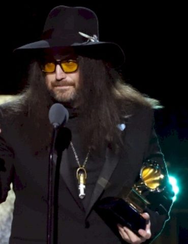 sean-ono-lennon-clarifies-comments-about-younger-generations-forgetting-the-beatles