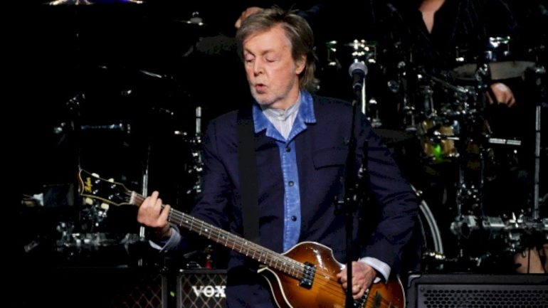 paul-mccartney-tops-‘billboard’-boxscore,-plus-the-beatles-drop-new-holiday-yule-log