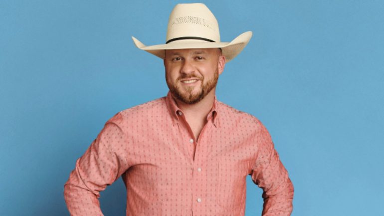 cody-johnson-&-family-plan-to-‘dote-on-that-little-boy’-this-christmas