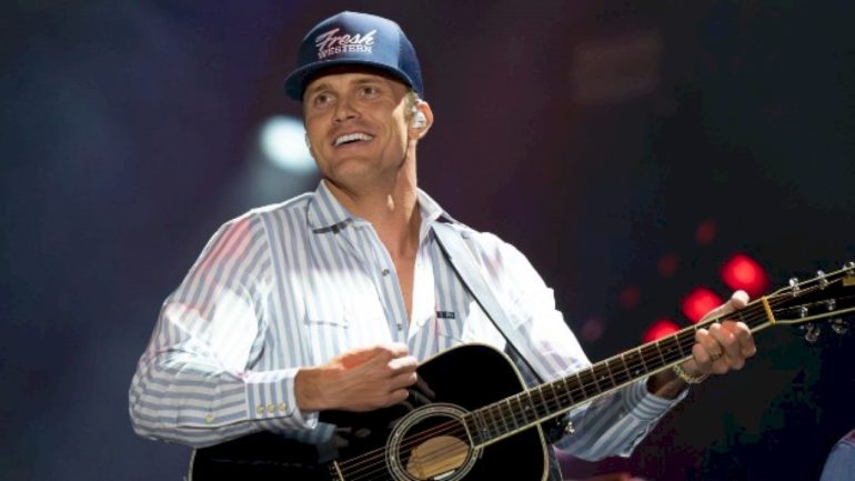 parker-mccollum-and-wife-expecting-second-child-in-2026