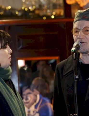 u2’s-bono-performs-at-annual-christmas-eve-busk-in-dublin
