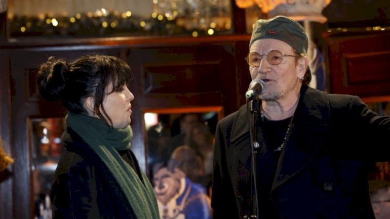 u2’s-bono-performs-at-annual-christmas-eve-busk-in-dublin