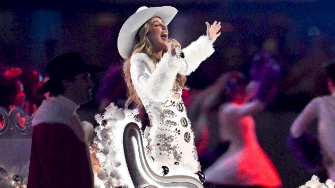 check-out-lainey-wilson’s-christmas-day-netflix-performance