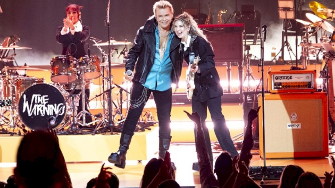 the-warning-&-billy-idol-perform-mashup-of-‘la-bamba’-&-‘twist-and-shout’-at-latin-grammys-event