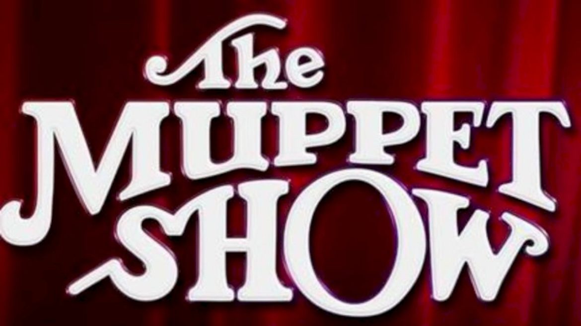 get-your-first-look-at-sabrina-carpenter-&-seth-rogen-in-‘the-muppet-show’
