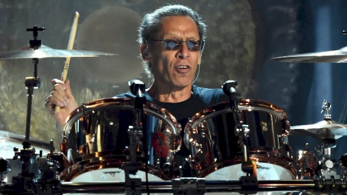 alex-van-halen-reveals-plans-to-record-music-with-toto’s-steve-lukather