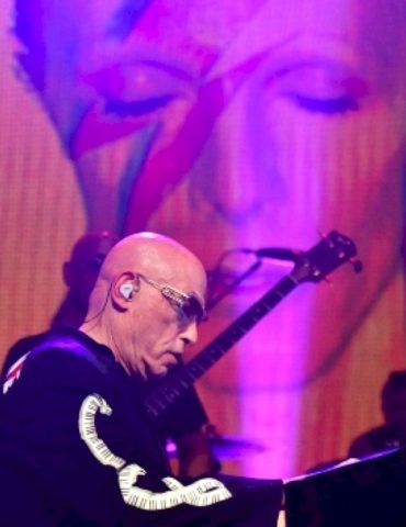 david-bowie’s-longtime-pianist-mike-garson-recalls-their-last-conversation