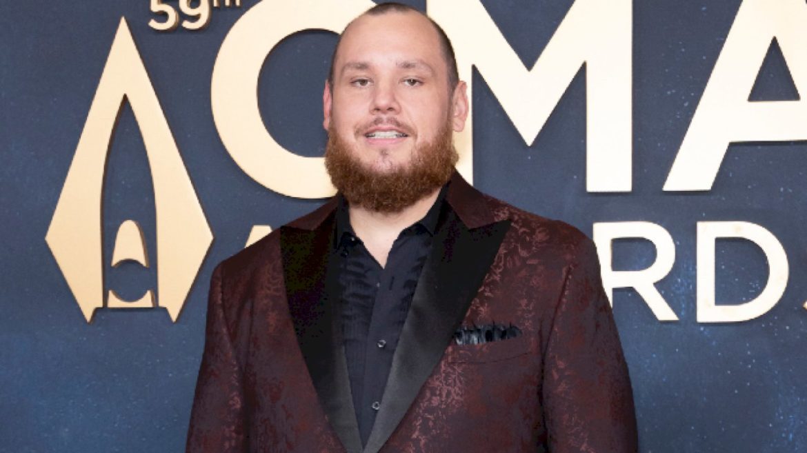luke-combs-is-loving-‘days-like-these’-heading-into-2026