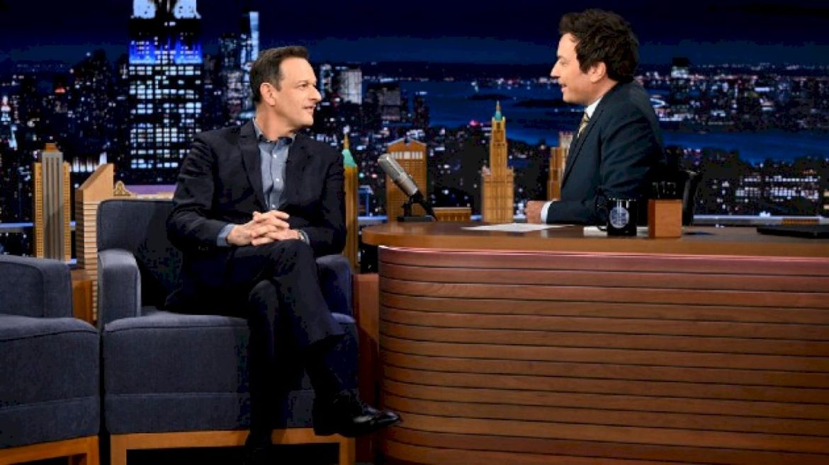 why-taylor-swift’s-video-co-star-called-travis-kelce-a-‘d***’-on-set