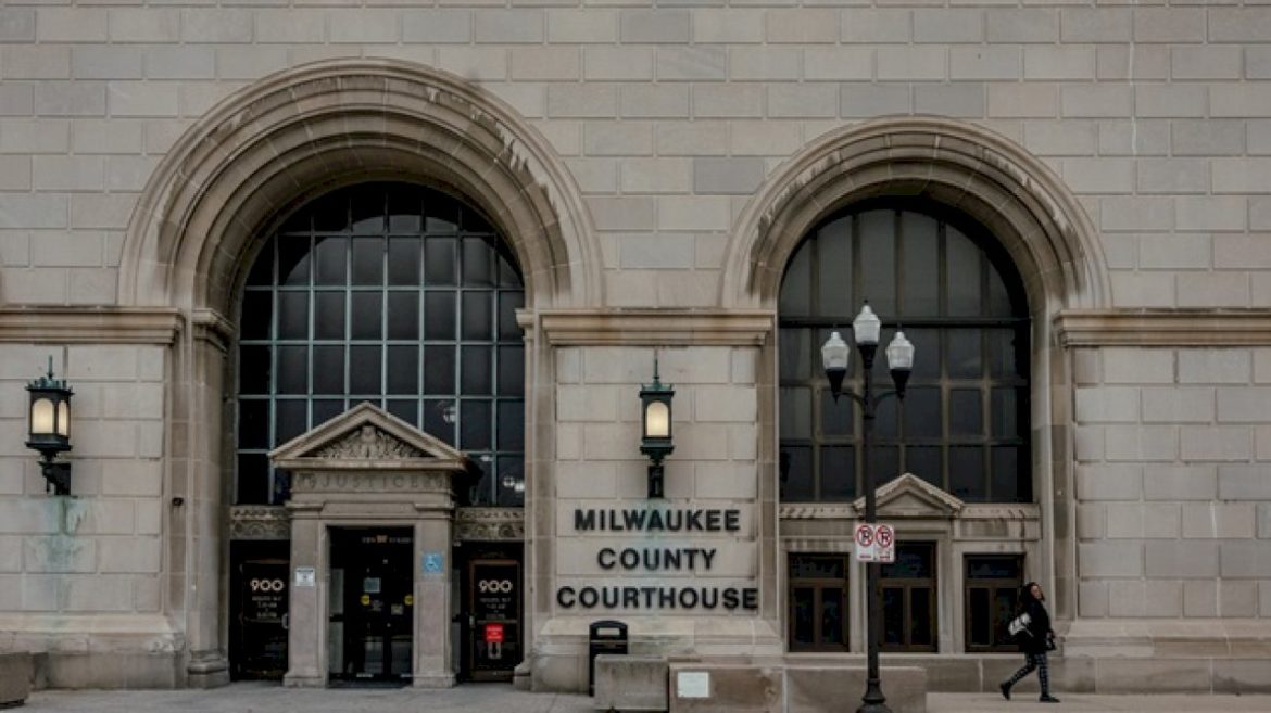 milwaukee-judge-convicted-of-obstructing-federal-immigration-agents-resigns