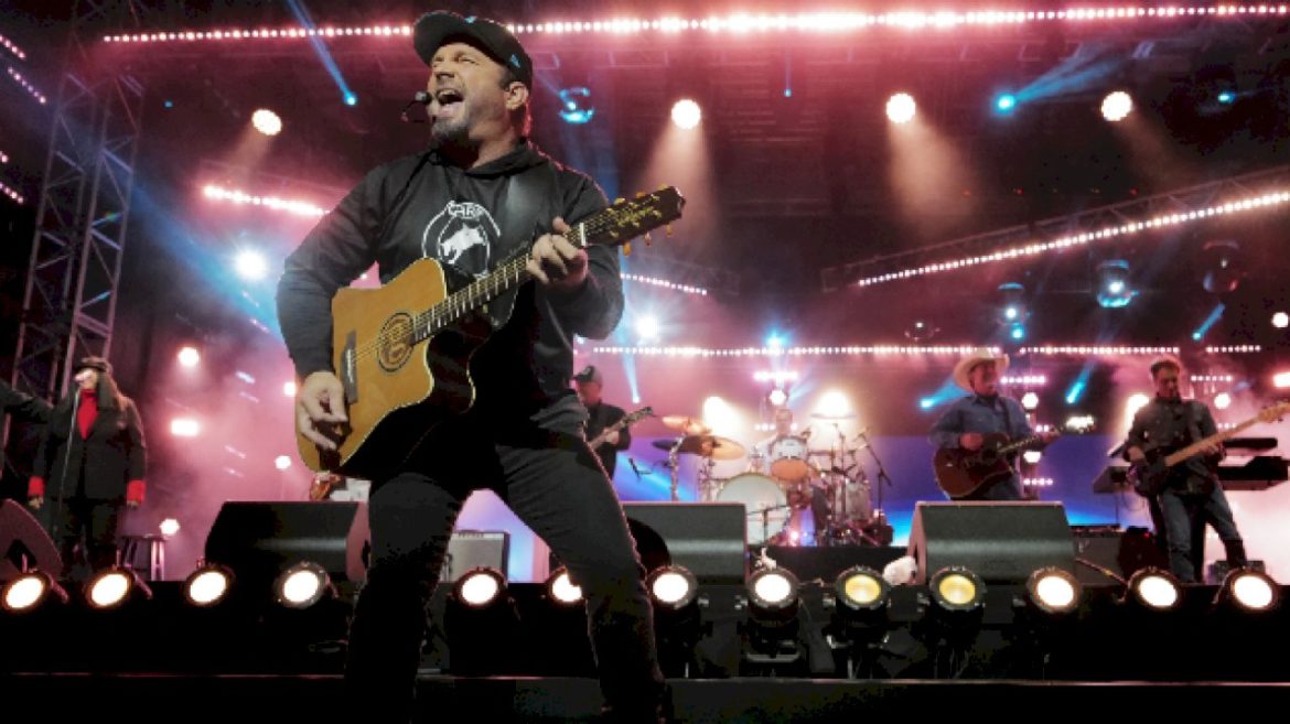 is-garth-brooks-planning-to-tour-the-second-half-of-2026?