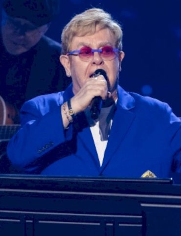 elton-john-announces-academy-awards-viewing-party,-reveals-co-hosts