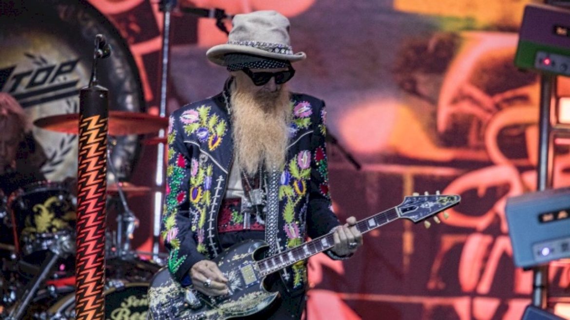 zz-top’s-billy-f-gibbons-confirms-band-was-offered-$1-million-each-to-shave-their-beards