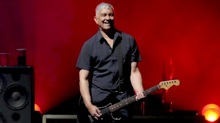 foo-fighters’-pat-smear-to-miss-shows-following-‘bizarre-gardening-accident’