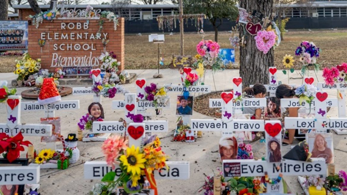 uvalde-officer’s-trial-could-be-in-jeopardy-after-issues-with-key-witness-testimony