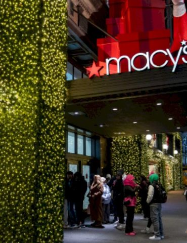 woman-accused-of-stabbing-mother-changing-her-baby-in-macy’s-pleads-not-guilty