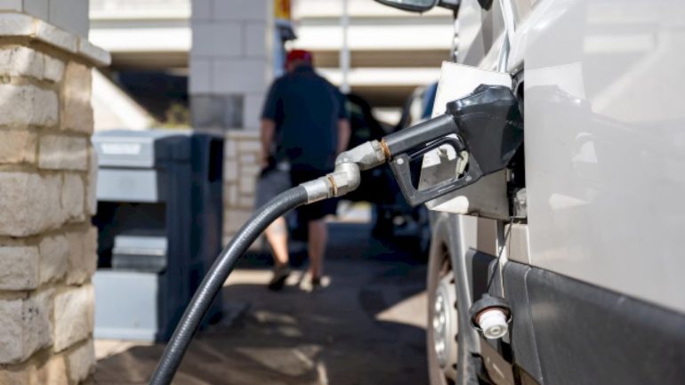 could-venezuelan-oil-bring-down-us-gas-prices?-experts-weigh-in