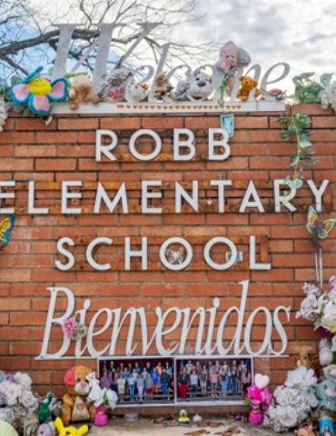 former-uvalde-educator-recounts-asking-911,-‘where-are-the-cops?’-in-emotional-testimony