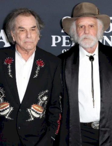 mickey-hart-pays-tribute-to-bob-weir:-‘my-first-friend-in-the-grateful-dead’