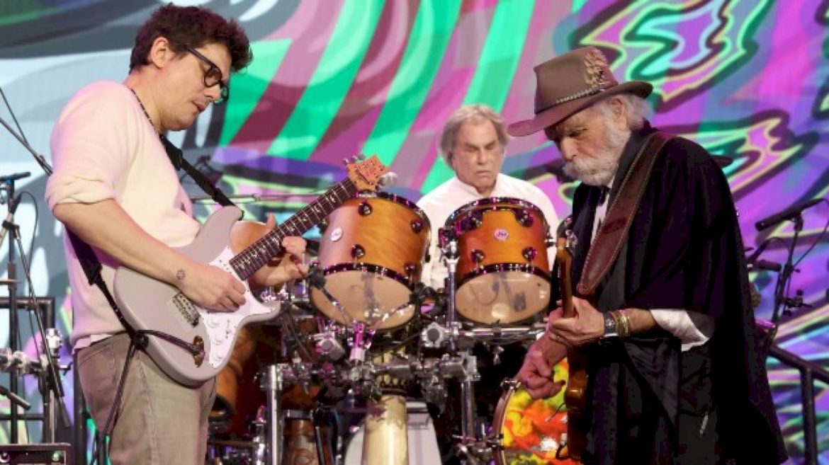 john-mayer-mourns-dead-&-company-bandmate-bob-weir:-‘i’ll-meet-you-in-the-music’
